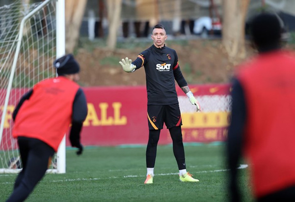 Galatasaray: Kapitän Muslera Zurück Im Training – LIGABlatt – Fußball ...